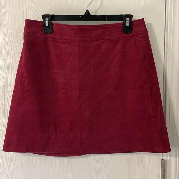 NWT Mercantile J.Crew Maroon Corduroy Mini Skirt with Gold Zipper Size 8 - Picture 1 of 6